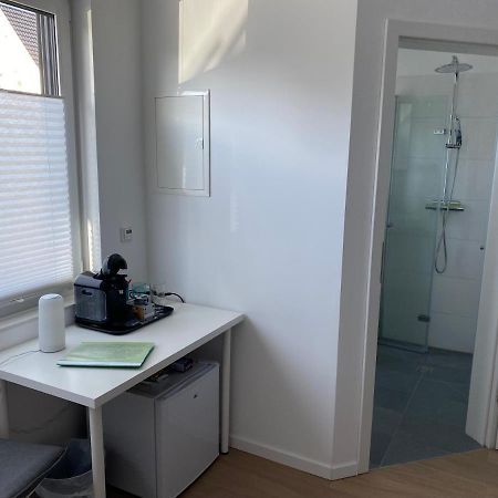 Messezimmer Nahe Der Duesseldorfer Messe Mit Eigenem Eingang Und Gratis Minibar Bagian luar foto