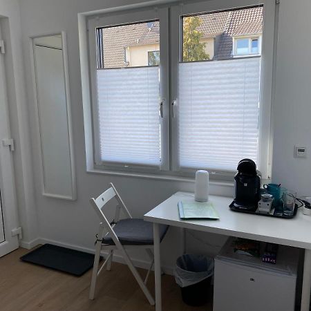 Messezimmer Nahe Der Duesseldorfer Messe Mit Eigenem Eingang Und Gratis Minibar Bagian luar foto
