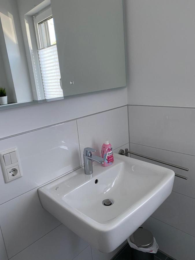 Messezimmer Nahe Der Duesseldorfer Messe Mit Eigenem Eingang Und Gratis Minibar Bagian luar foto